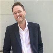 Soy profesor nativo de inglés con máster en finanzas y amplia experiencia en empresas internacionales.